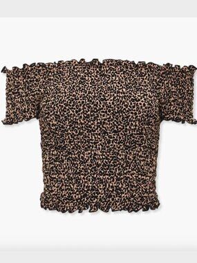 Cheetah off the shoulder scrunch crop top